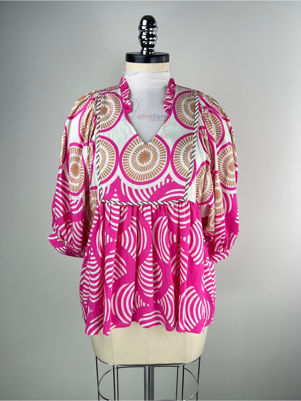 💚 3761. Printed Pink and Cream V-Neck Women’s Top
